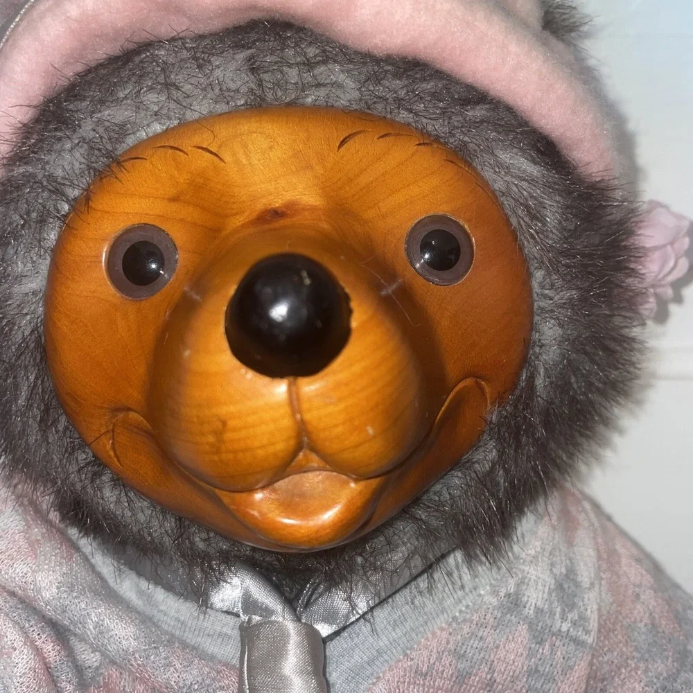 Raikes 1986 Daisy Bear Signed Foot Pink Hat Satin Tie Jointed At Hip Wood Wooden